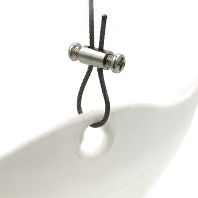 La piccola pinza di presa del cavo di ciclaggio con le clip di cavo metallico regolabili delle viti di chiusura fissa il corredo della sospensione