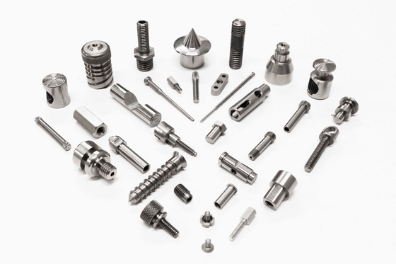 La luce su ordinazione di alta precisione dell'OEM parte il servizio rapido di elaborazione di CNC del prototipo che lavora CNC per le parti di illuminazione