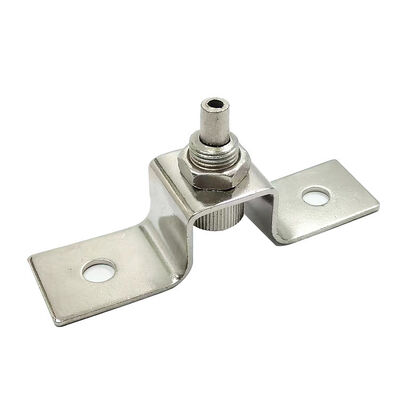 Sistema di sospensione di cavi da soffitto con graffetti a corda per fissare la parete