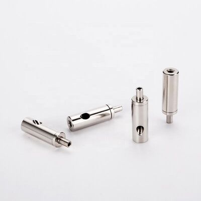 Sistema di fissaggio regolabile con morsetto per cavo metallico per lampade a sospensione